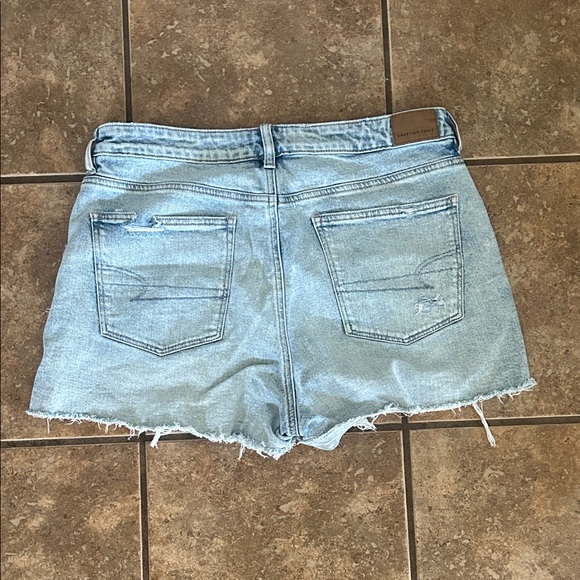 American Eagle Outfitters Women’s Light Blue Mom Short Size 12 Jean Shorts - Picture 2 of 5